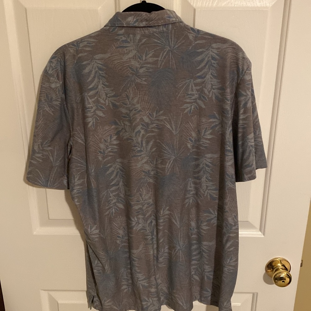 Mens Travis Mathew logo’d golf shirt, size Large. Subtle palm print. - Picture 5 of 7